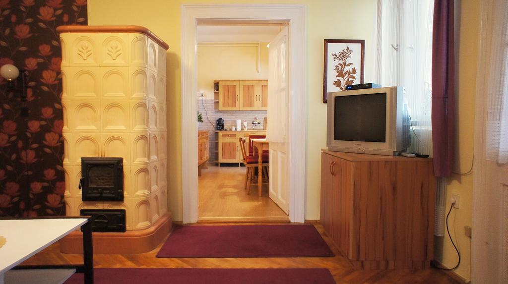Hajnal Apartman Villa Gyula Ruang foto