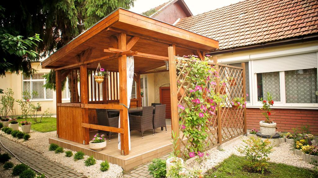 Hajnal Apartman Villa Gyula Bagian luar foto