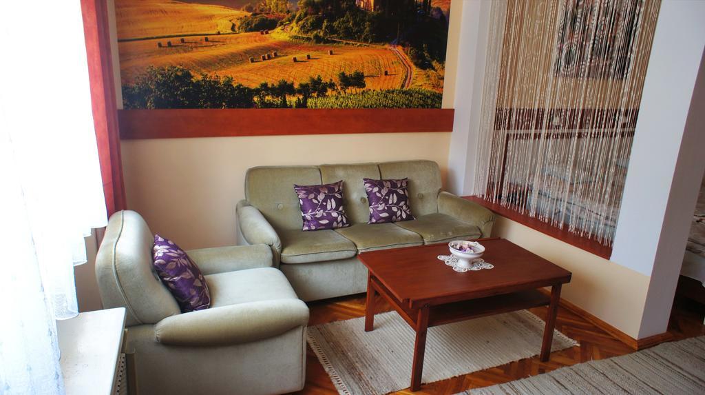 Hajnal Apartman Villa Gyula Bagian luar foto