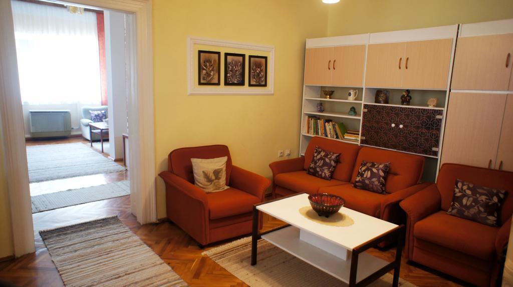 Hajnal Apartman Villa Gyula Bagian luar foto